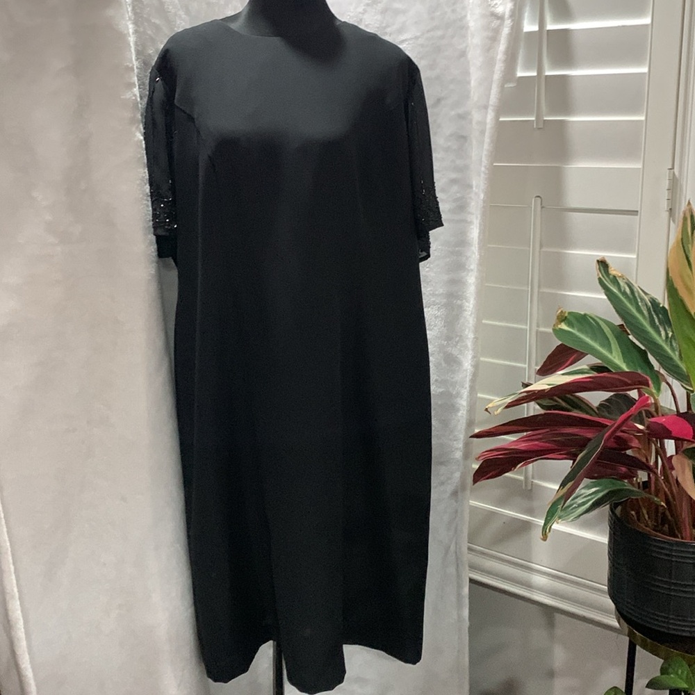 Jessica Howard Black dress sequins on top, back slit and fully lined Size 18